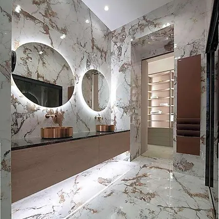 Luxury Penthouse In Downtown *
