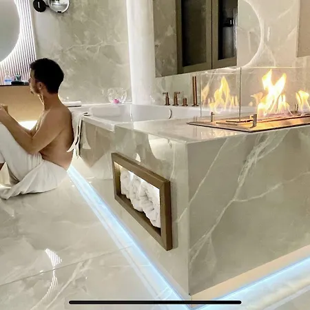 Luxury Penthouse In Downtown Apartmán