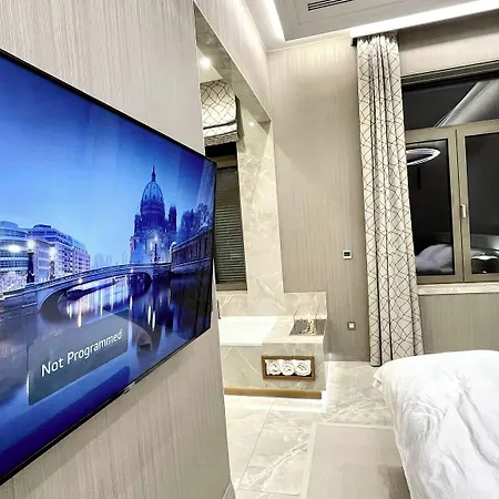 Luxury Penthouse In Downtown Apartmán