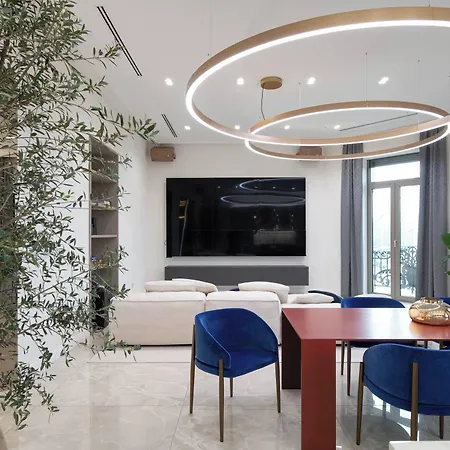 Luxury Penthouse In Downtown Apartmán