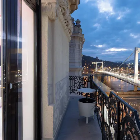 Luxury Penthouse In Downtown Budapešť