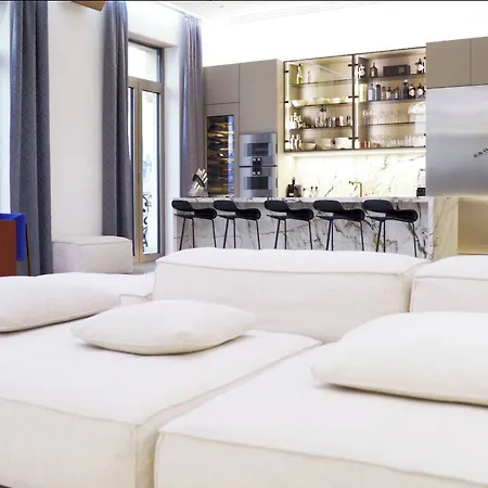 Luxury Penthouse In Downtown *