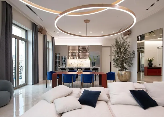 Апартаменты Luxury Penthouse In Downtown