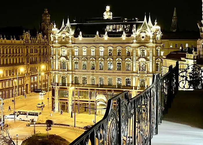 Апартаменты Luxury Penthouse In Downtown