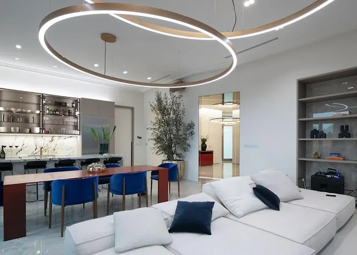Luxury Penthouse In Downtown Apartment